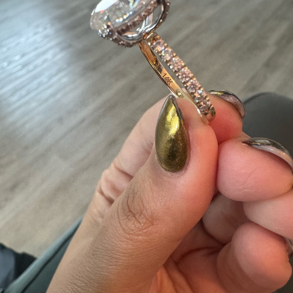 Stunning Oval Moissanite Engagement Ring | 14K Gold | Size 9